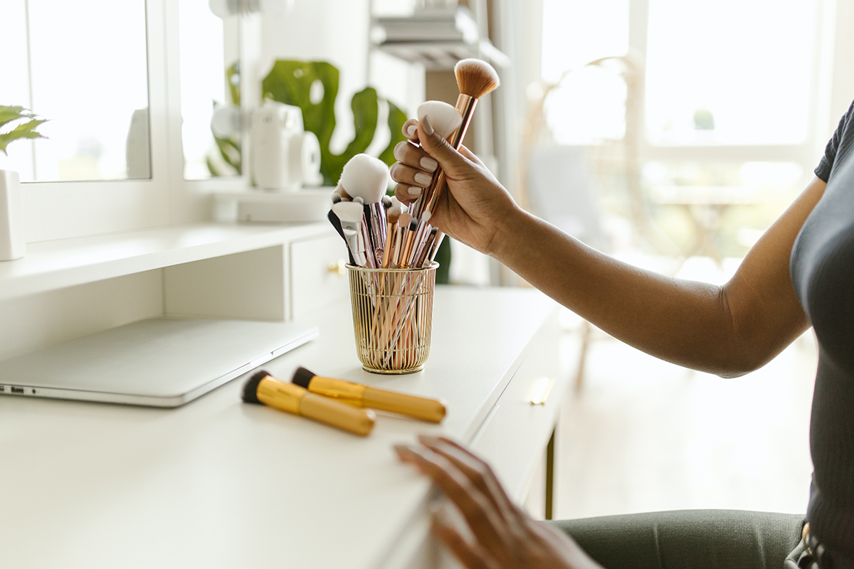 organizing a makeup brush set for home staging